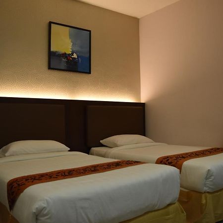 Sunrise Hotel Петалинг Джая Екстериор снимка