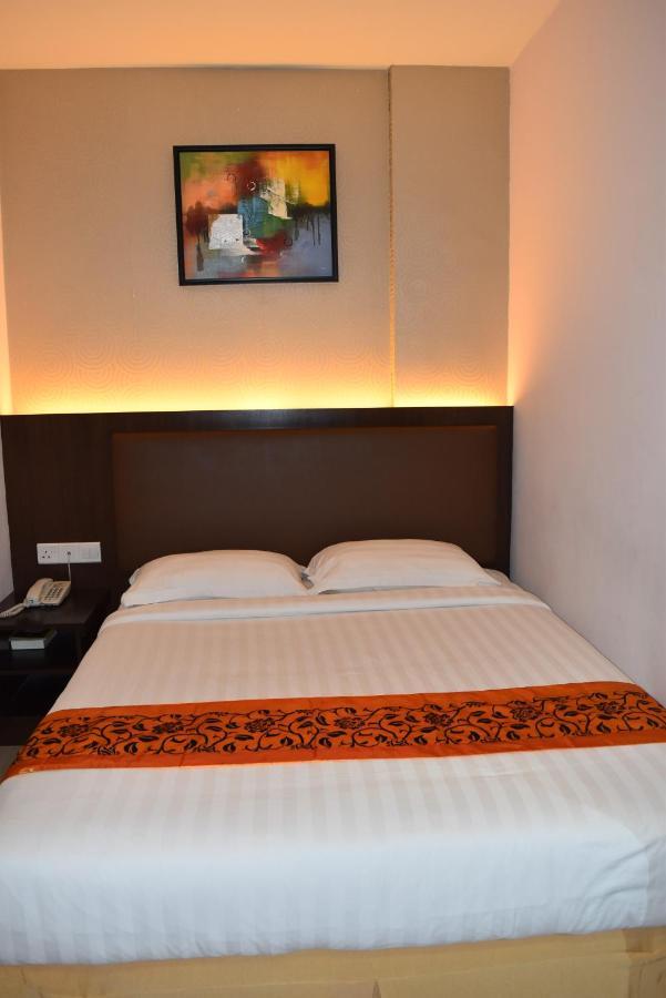 Sunrise Hotel Петалинг Джая Екстериор снимка