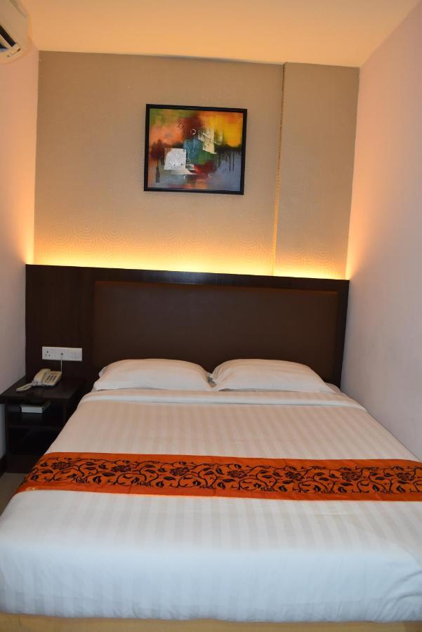 Sunrise Hotel Петалинг Джая Екстериор снимка