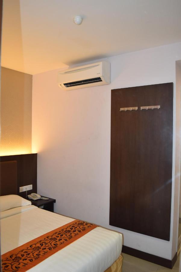 Sunrise Hotel Петалинг Джая Екстериор снимка