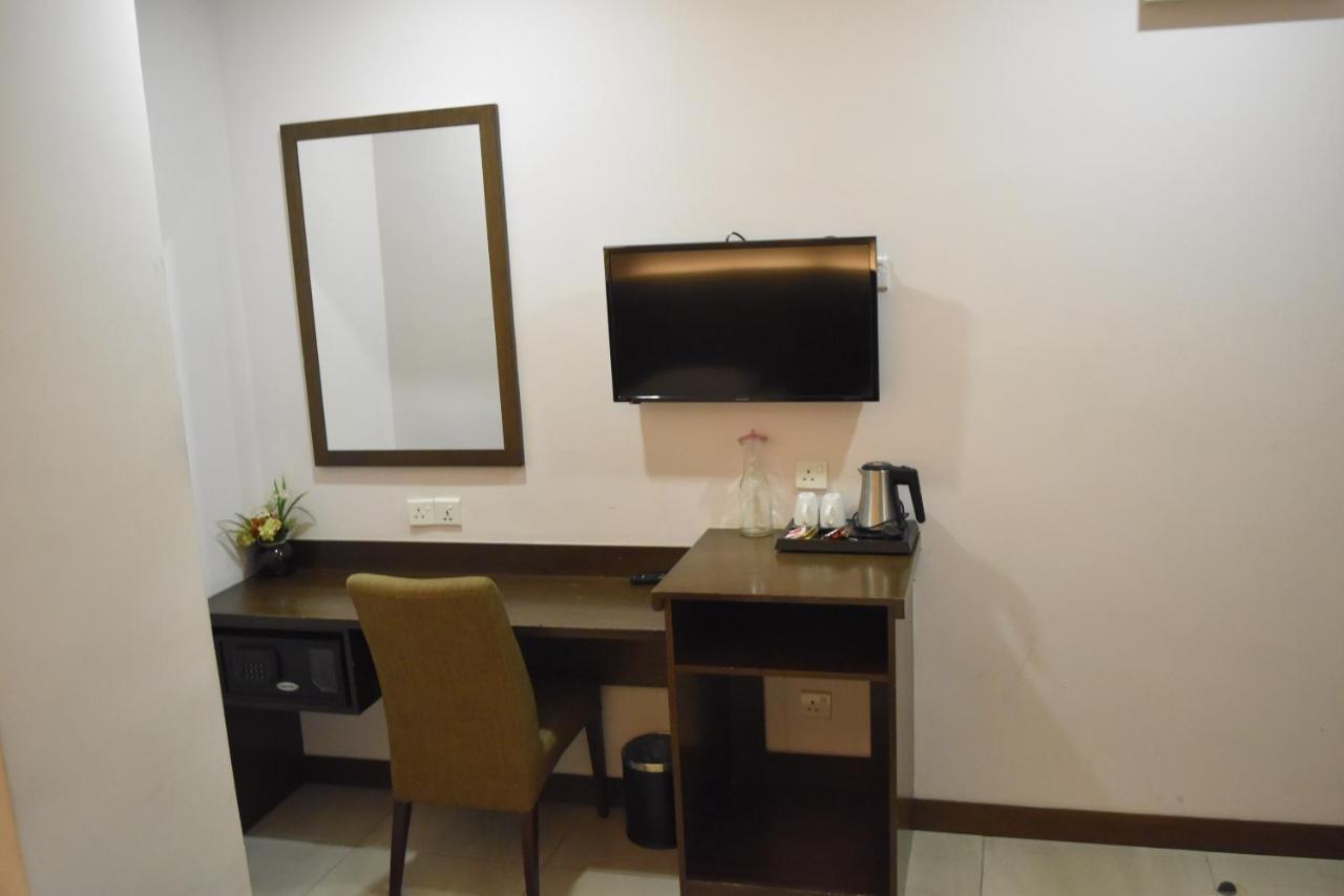 Sunrise Hotel Петалинг Джая Екстериор снимка