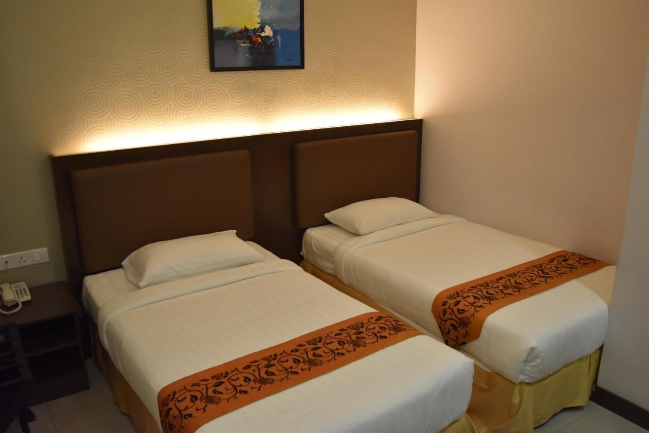 Sunrise Hotel Петалинг Джая Екстериор снимка