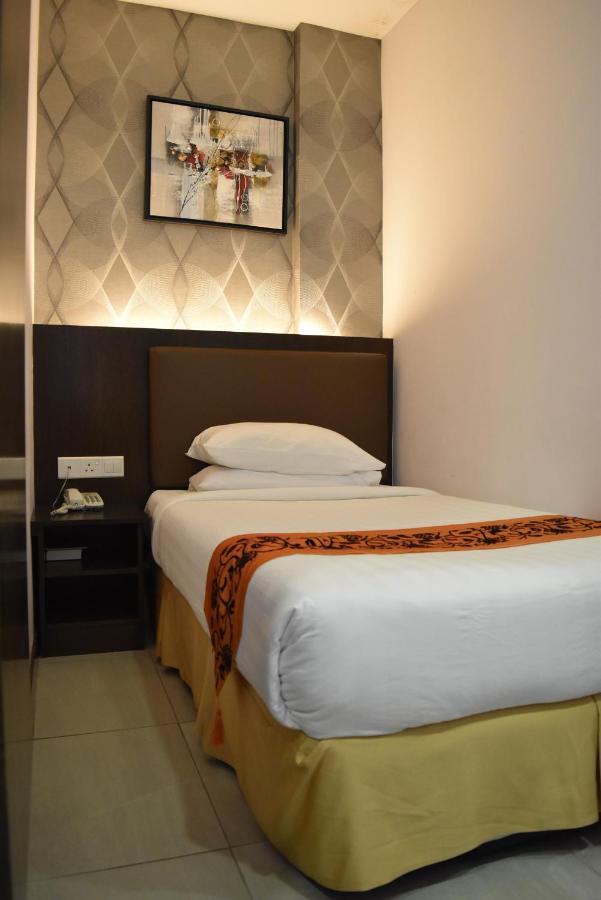 Sunrise Hotel Петалинг Джая Екстериор снимка