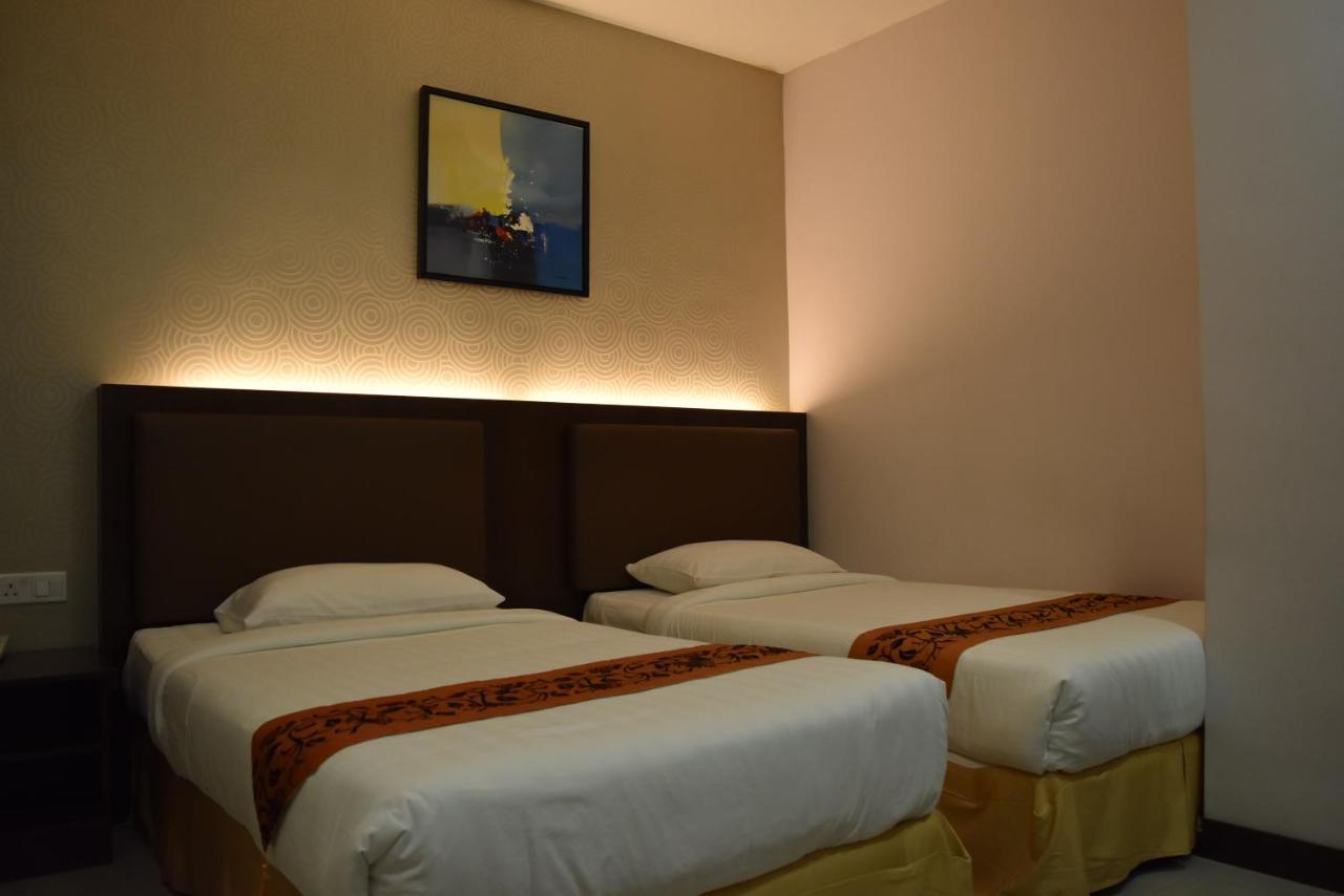 Sunrise Hotel Петалинг Джая Екстериор снимка