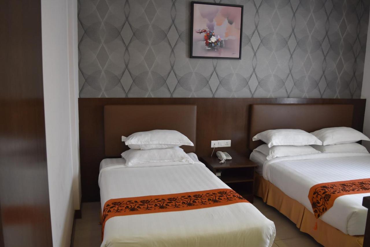 Sunrise Hotel Петалинг Джая Екстериор снимка