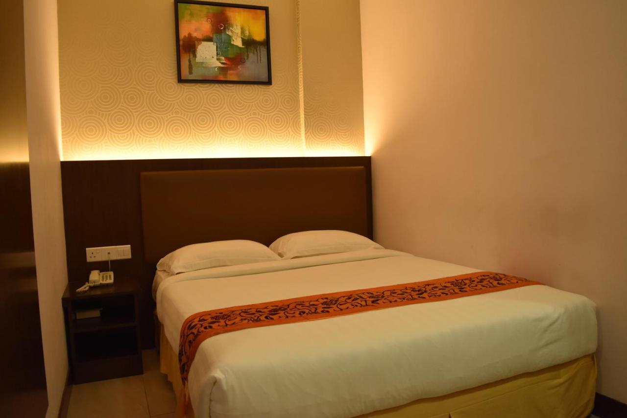 Sunrise Hotel Петалинг Джая Екстериор снимка