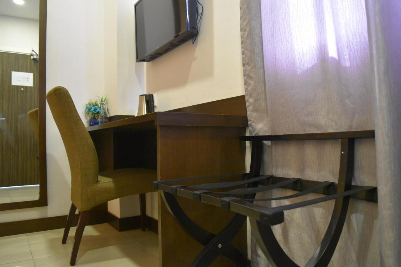Sunrise Hotel Петалинг Джая Екстериор снимка