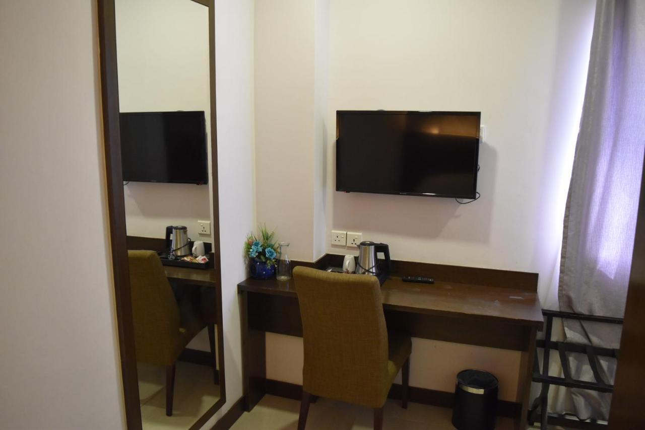 Sunrise Hotel Петалинг Джая Екстериор снимка