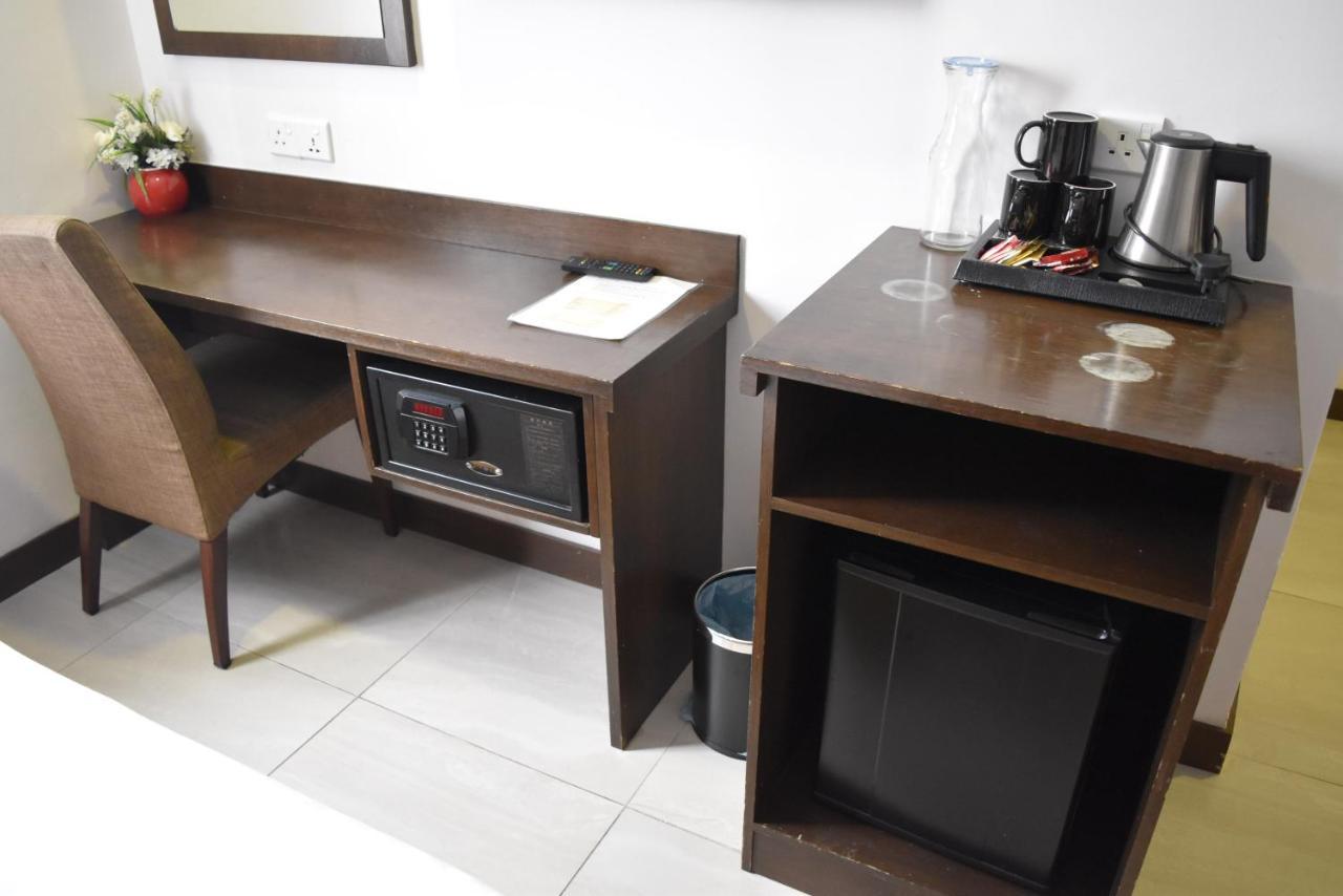 Sunrise Hotel Петалинг Джая Екстериор снимка