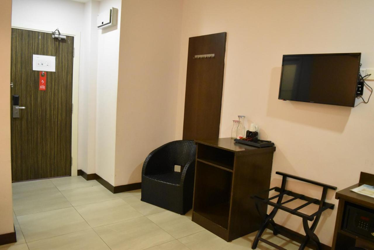 Sunrise Hotel Петалинг Джая Екстериор снимка