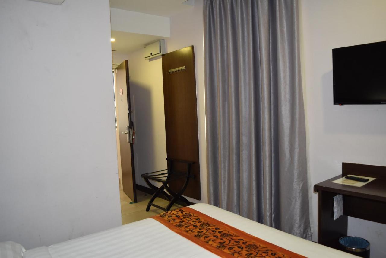Sunrise Hotel Петалинг Джая Екстериор снимка