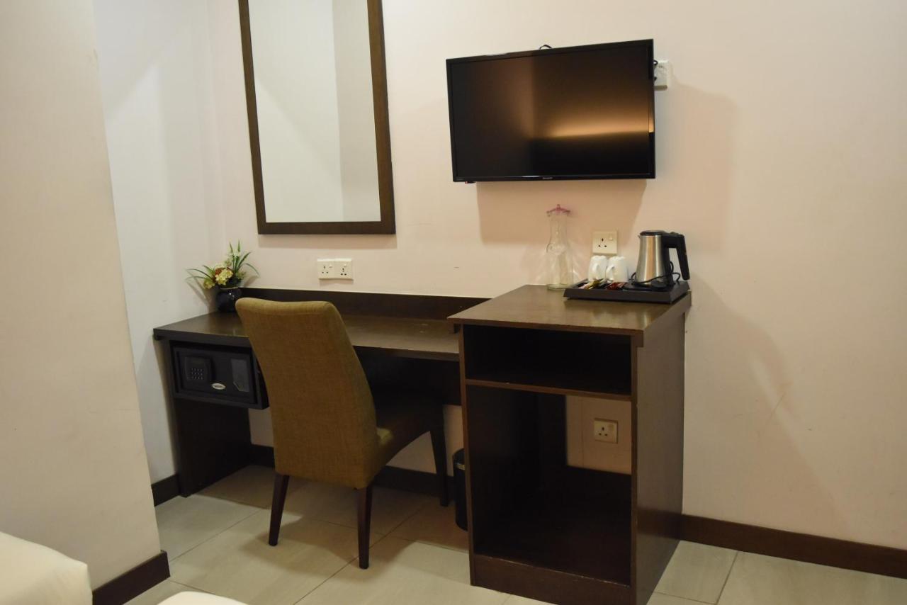Sunrise Hotel Петалинг Джая Екстериор снимка