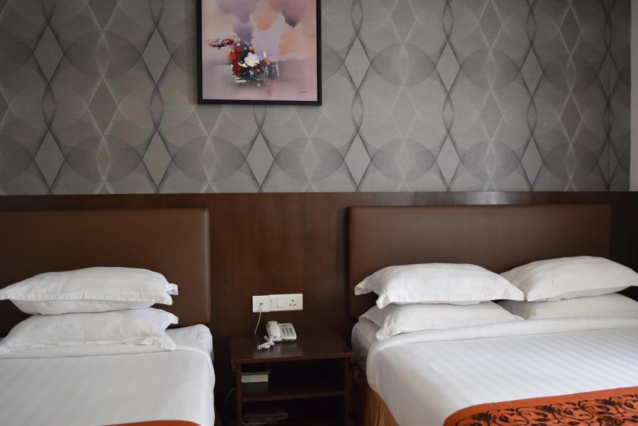 Sunrise Hotel Петалинг Джая Екстериор снимка