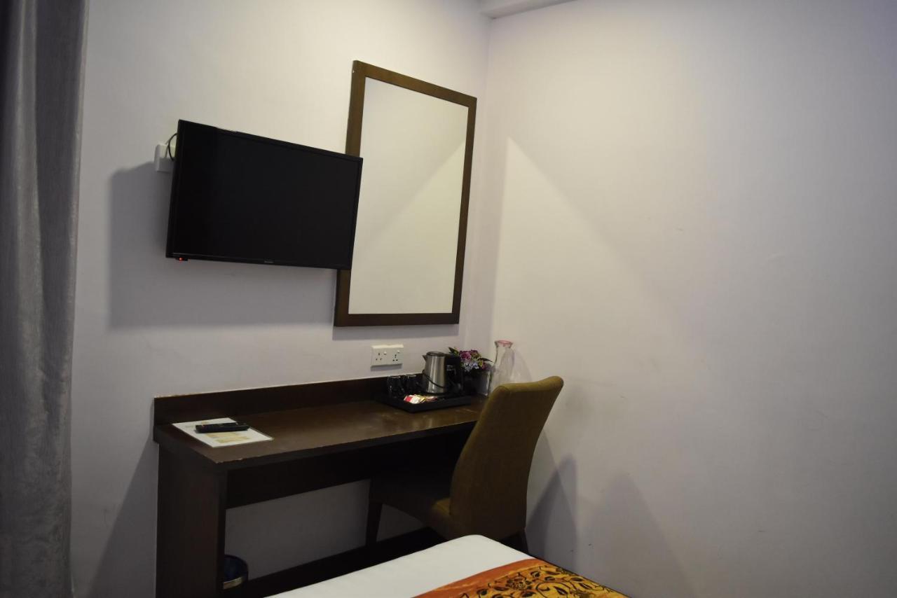 Sunrise Hotel Петалинг Джая Екстериор снимка