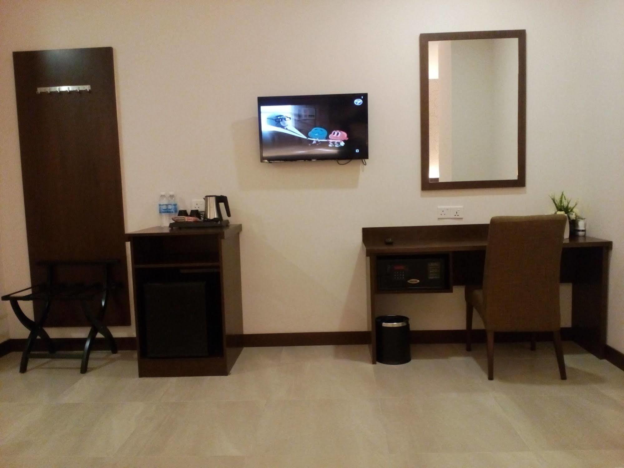 Sunrise Hotel Петалинг Джая Екстериор снимка