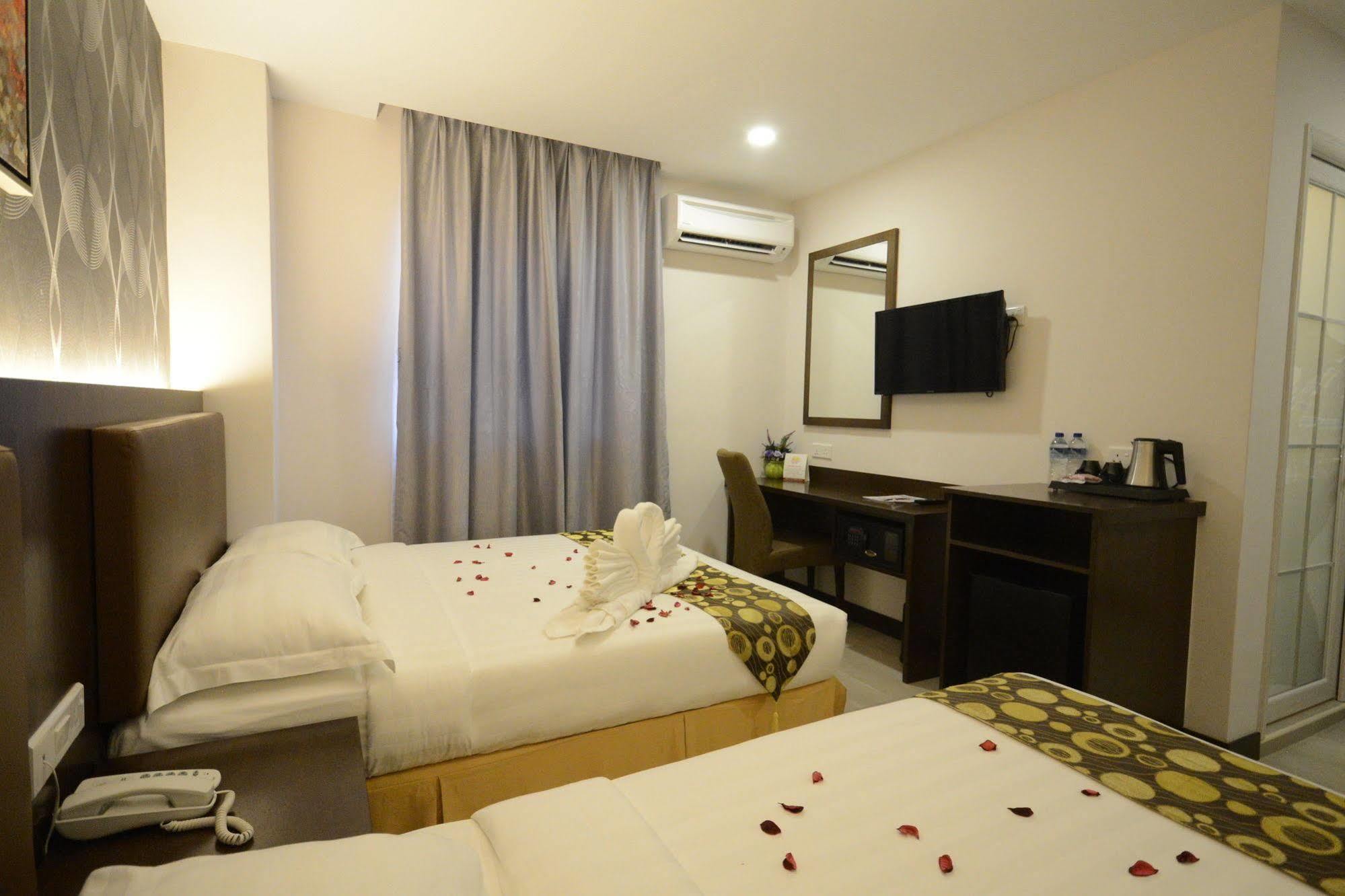 Sunrise Hotel Петалинг Джая Екстериор снимка