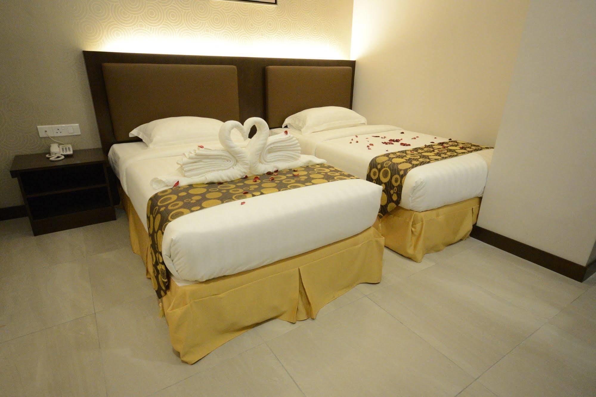 Sunrise Hotel Петалинг Джая Екстериор снимка