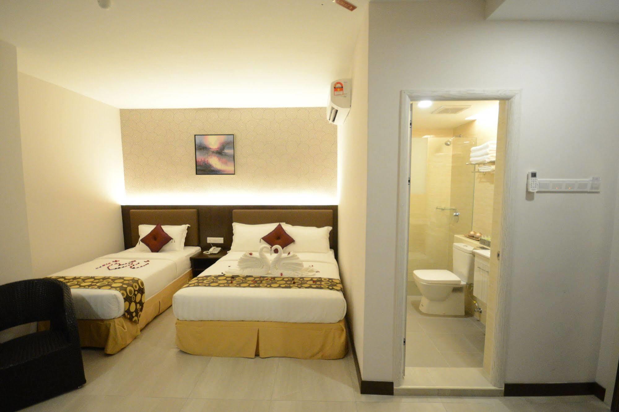 Sunrise Hotel Петалинг Джая Екстериор снимка