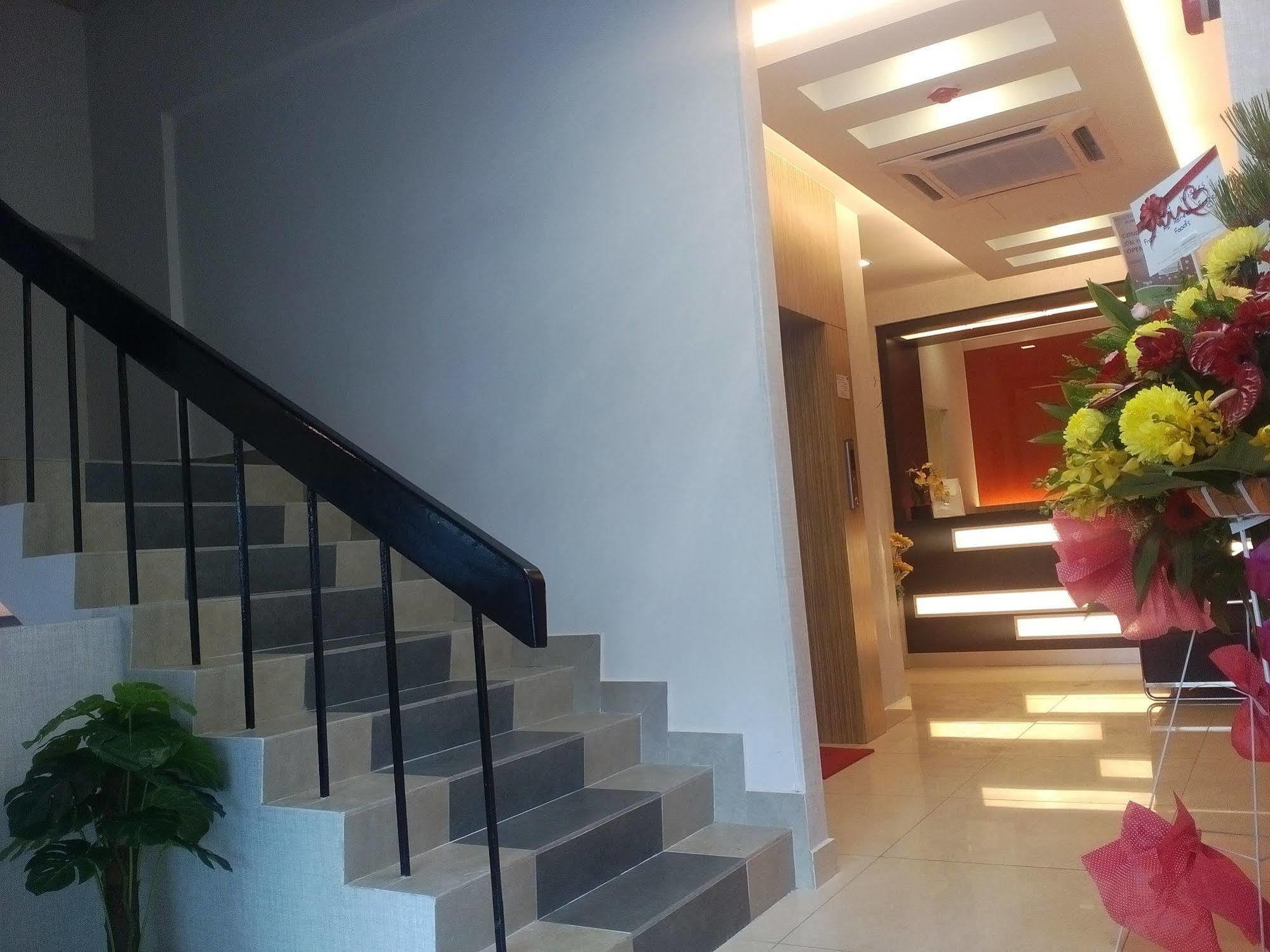 Sunrise Hotel Петалинг Джая Екстериор снимка